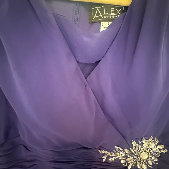Elegant Purple Evening Gown with Brooch size 14 - Picture 3 of 5